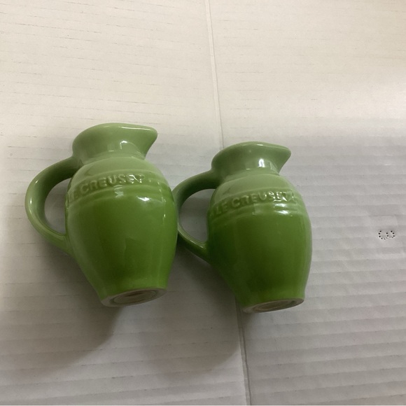 Le Creuset Salt & Pepper Shakers Green Farmhouse Pitcher Jug Style Green - Picture 3 of 6